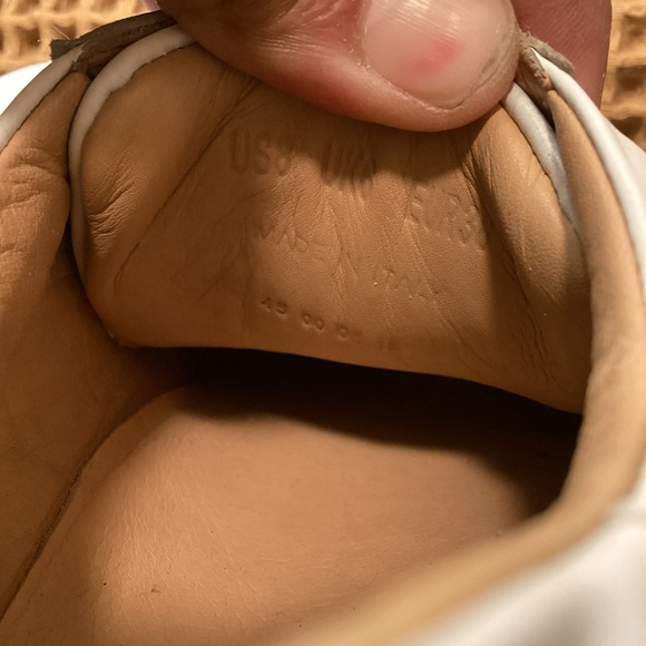 Sleek White Women's Sneakers - Picture 9 of 9